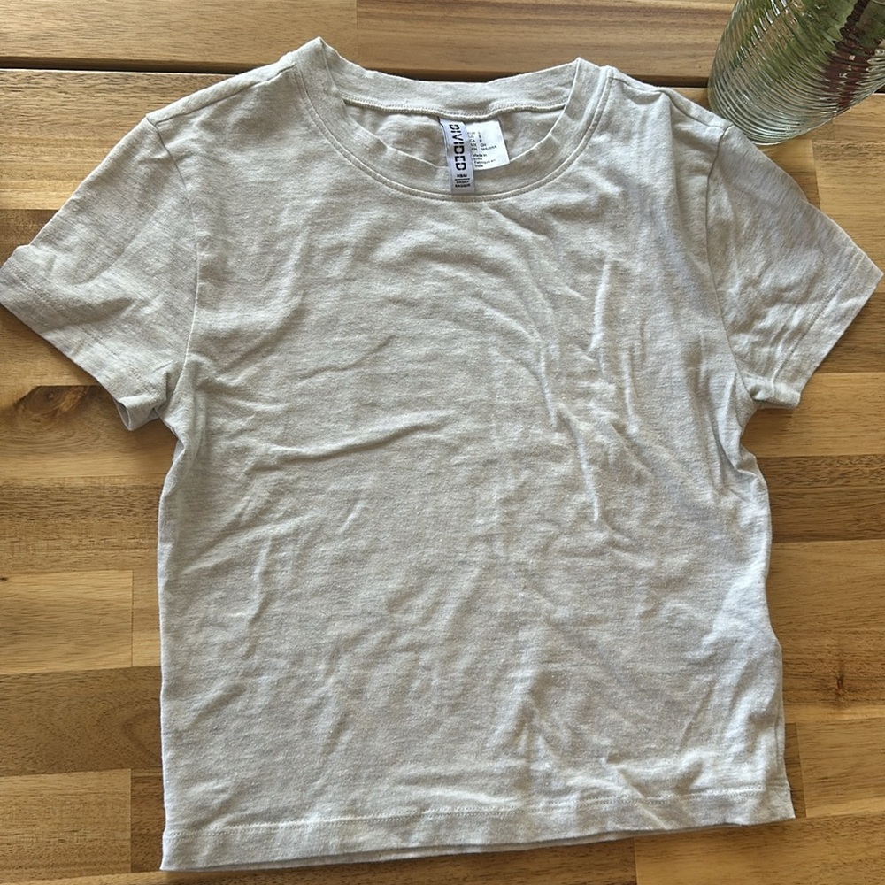 H&M basic tees - Picture 3 of 4